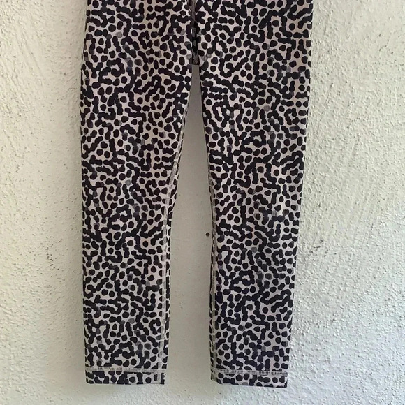 Lululemon Wunder Under Crop II Roll Down -Tights Print Tan Spot Size 4 - Picture 4 of 9